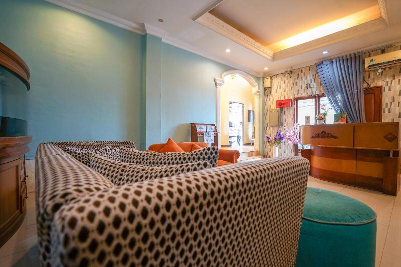 Oyo 1273 Hotel Belvena - Lobi