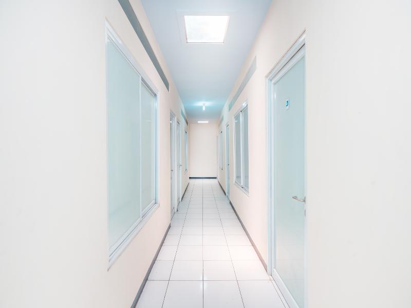 Super OYO 1868 J&b Room Pramuka - Lobi