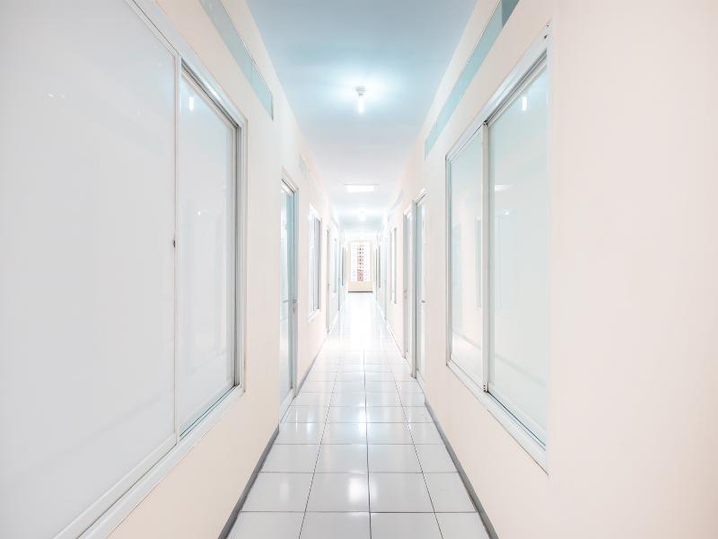 Super OYO 1868 J&b Room Pramuka - Lobi