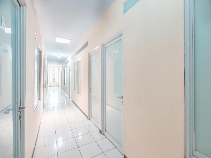 Super OYO 1868 J&b Room Pramuka - Lobi
