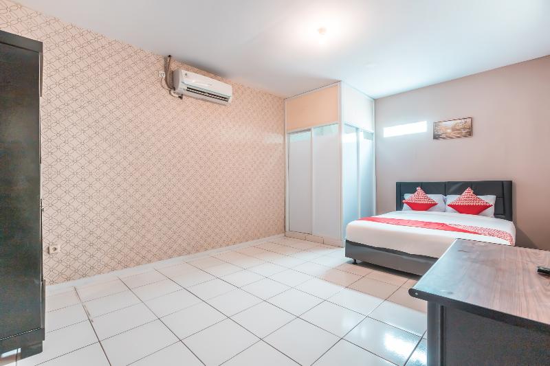Super OYO 1868 J&b Room Pramuka - Oda
