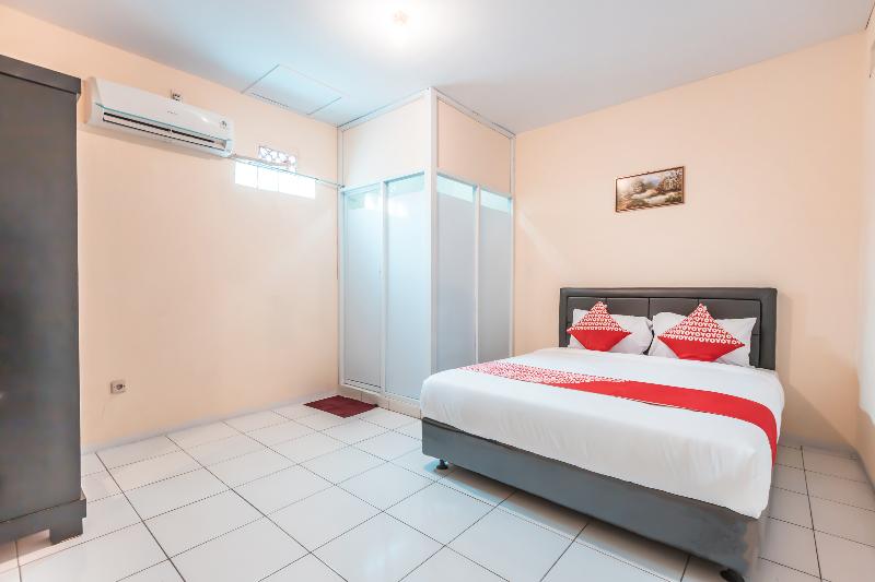 Super OYO 1868 J&b Room Pramuka - Oda