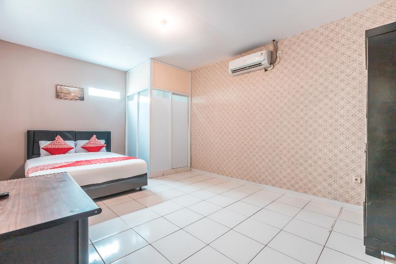 Super OYO 1868 J&b Room Pramuka - Oda
