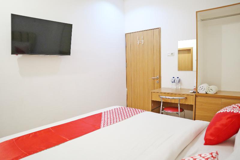 Oyo 1673 M Authentic Kost Man - Oda