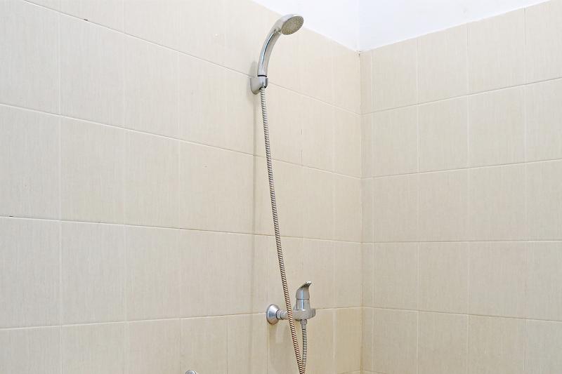 Oyo 1673 M Authentic Kost Man - Oda