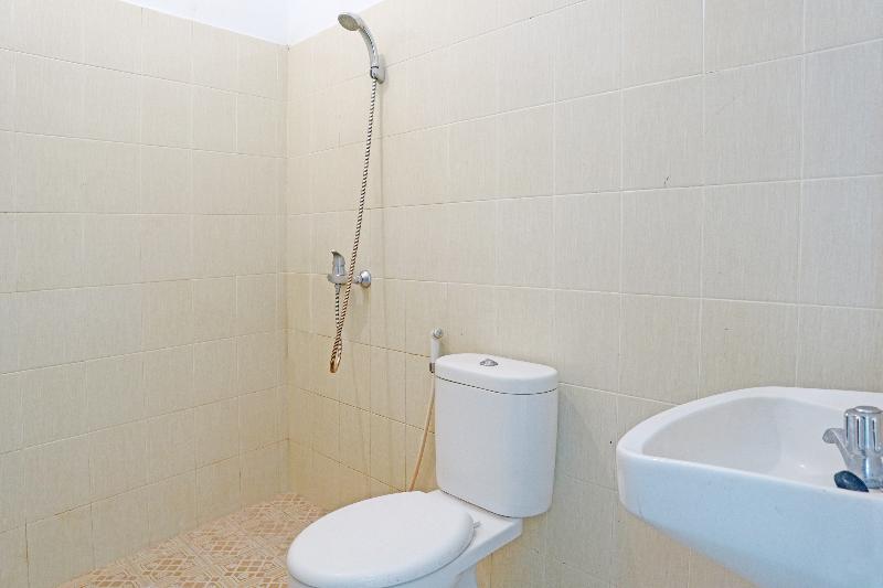 Oyo 1673 M Authentic Kost Man - Oda