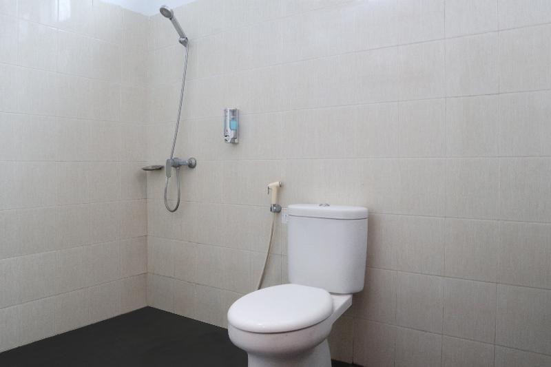 Oyo 1673 M Authentic Kost Man - Oda