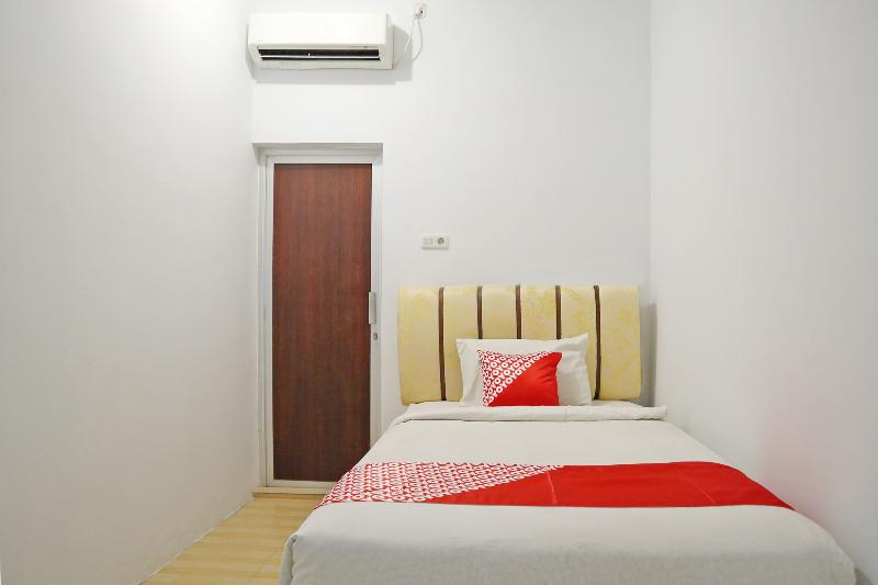 Oyo 1673 M Authentic Kost Man - Oda