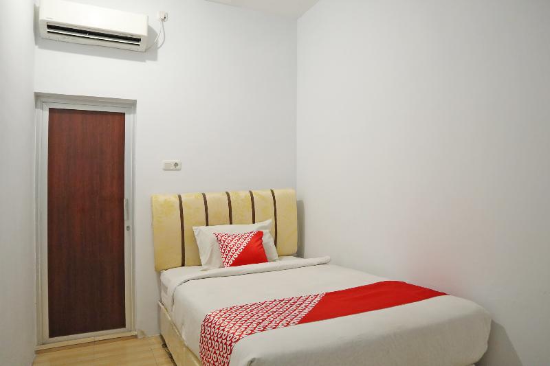 Oyo 1673 M Authentic Kost Man - Oda