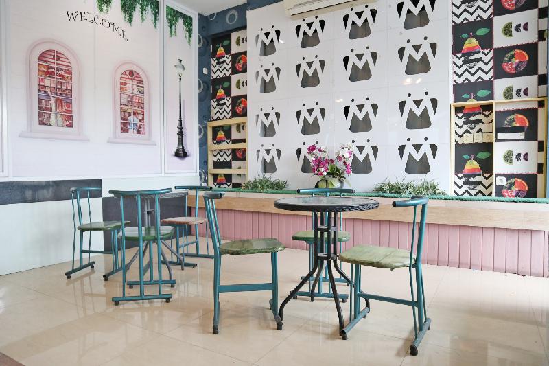 Oyo 1673 M Authentic Kost Man - Restoran