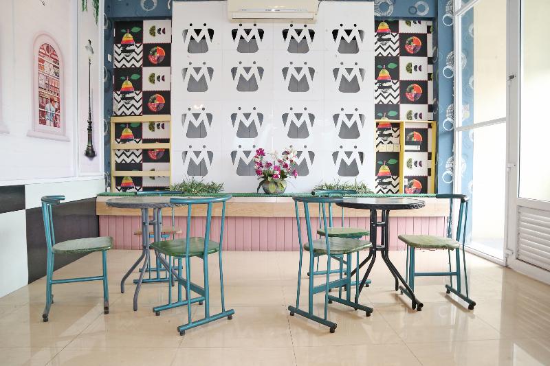 Oyo 1673 M Authentic Kost Man - Restoran
