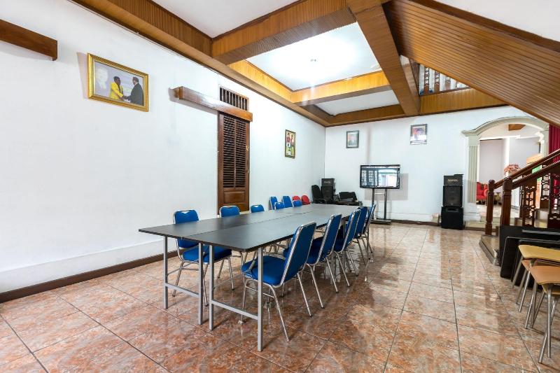1421 Kasmaran Guest House - Lobi