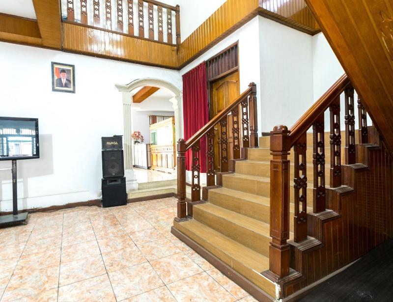 1421 Kasmaran Guest House - Lobi