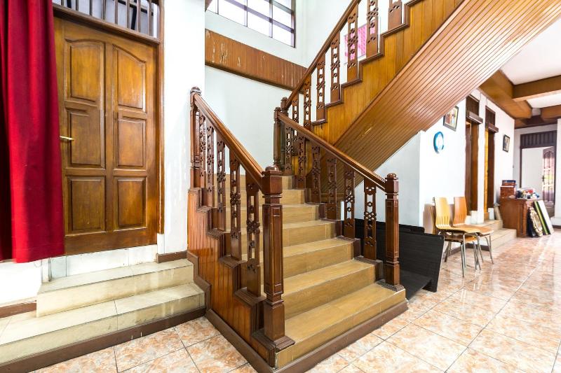 1421 Kasmaran Guest House - Lobi