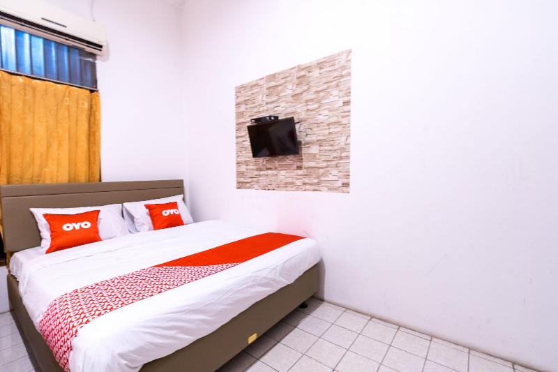 1421 Kasmaran Guest House - Oda
