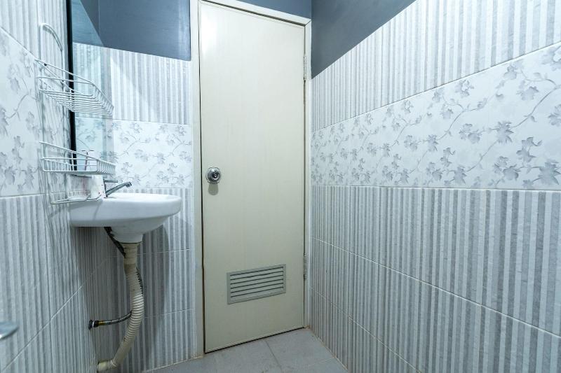 1421 Kasmaran Guest House - Oda