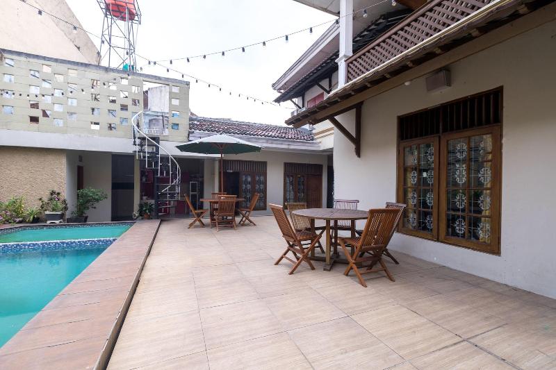 1421 Kasmaran Guest House - Havuz