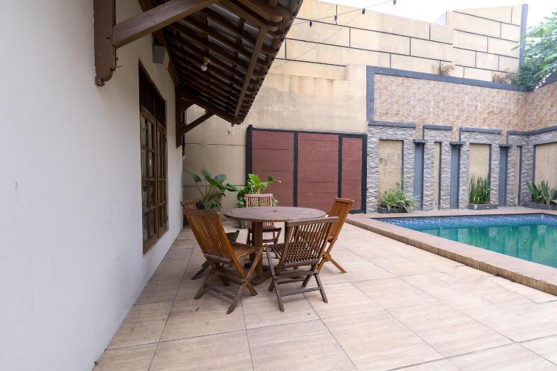 1421 Kasmaran Guest House - Havuz