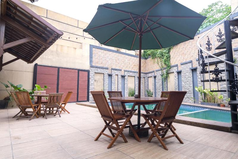 1421 Kasmaran Guest House - Teras