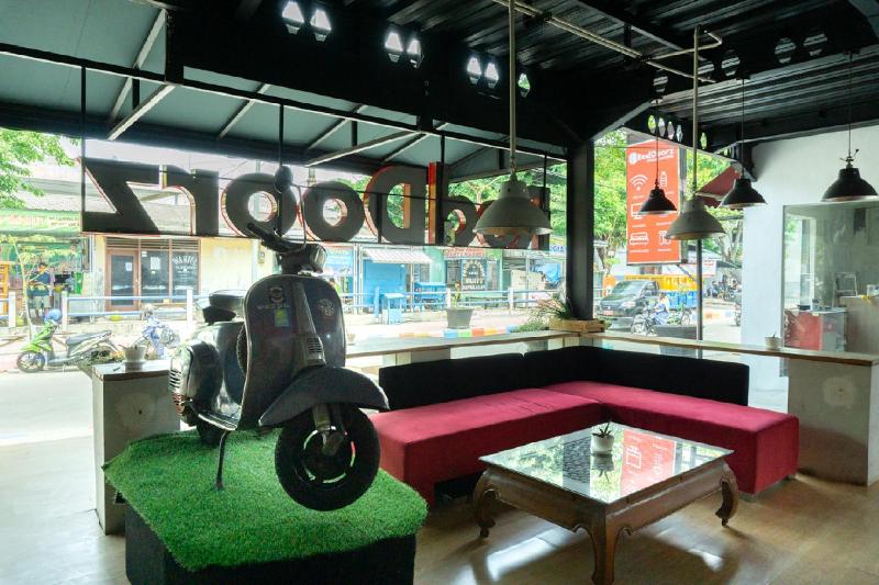 Formerly RedDoorz near Alun Alun Madiun - Lobi