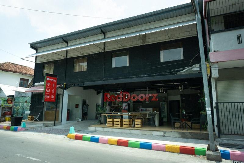 Formerly RedDoorz near Alun Alun Madiun - Genel