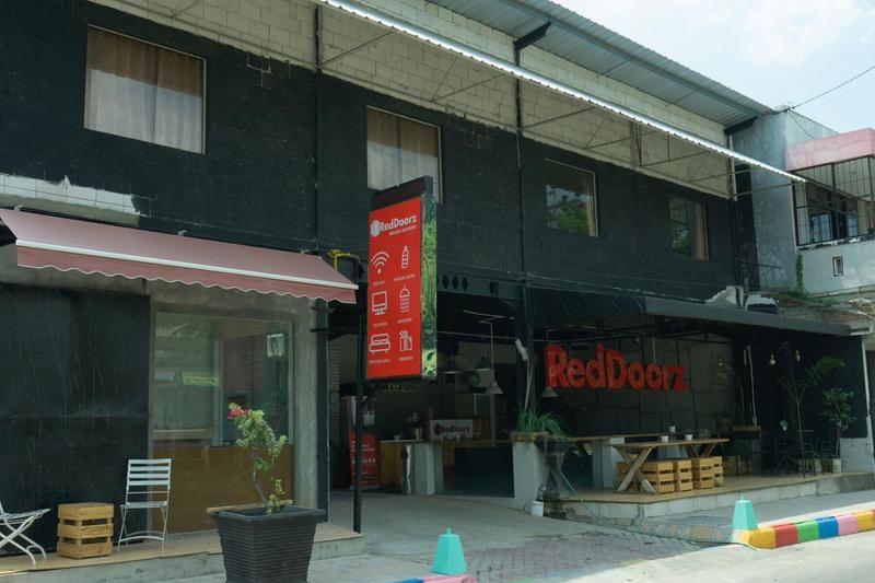 Formerly RedDoorz near Alun Alun Madiun - Genel