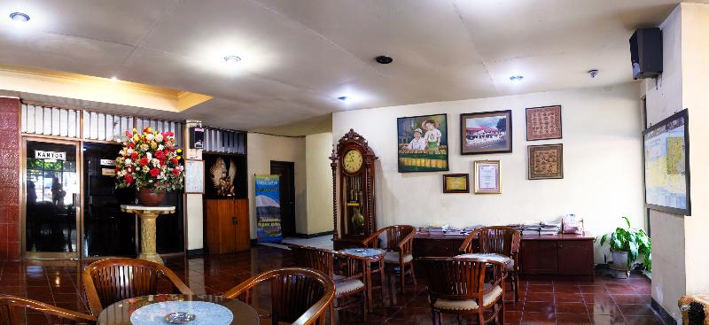 Hotel Wisata by ZUZU - Lobi
