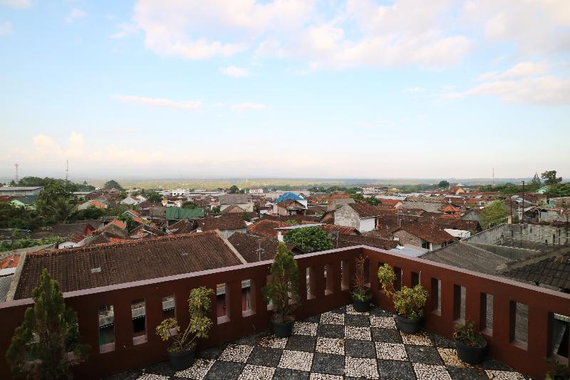 Hotel Wisata by ZUZU - Teras
