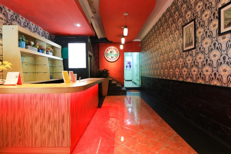 Labuana Homestay and Cafe Garden Makassar by ZUZU - Lobi