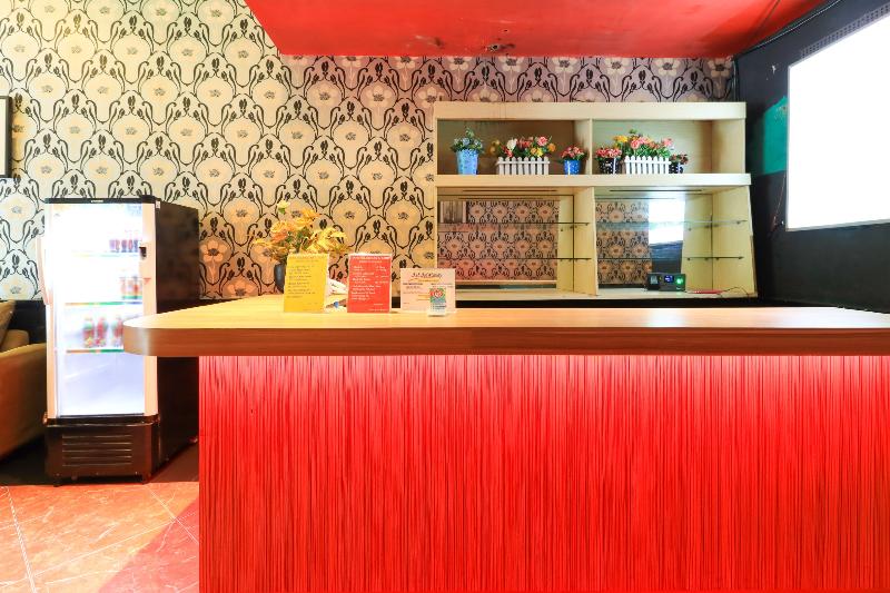 Labuana Homestay and Cafe Garden Makassar by ZUZU - Lobi