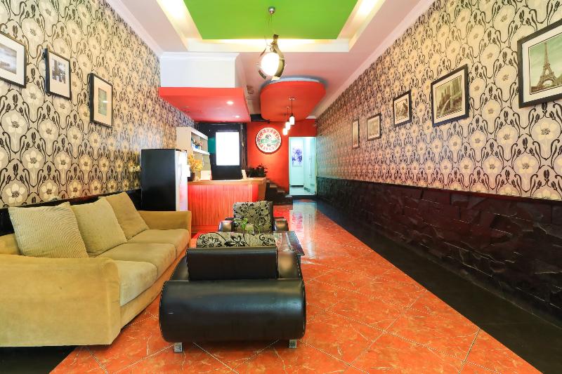 Labuana Homestay and Cafe Garden Makassar by ZUZU - Lobi