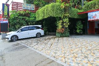Labuana Homestay and Cafe Garden Makassar by ZUZU otel fotoğrafı
