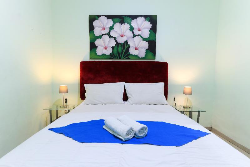 Labuana Homestay and Cafe Garden Makassar by ZUZU - Oda
