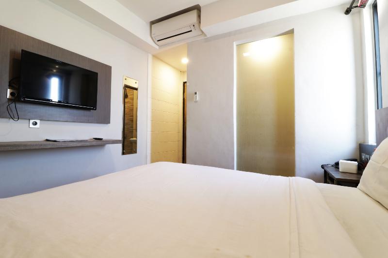 Hotel Sanrina Makassar by ZUZU - Oda
