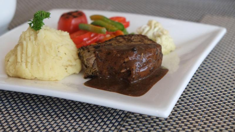 Pyramid Suites Banjarmasin - Restoran
