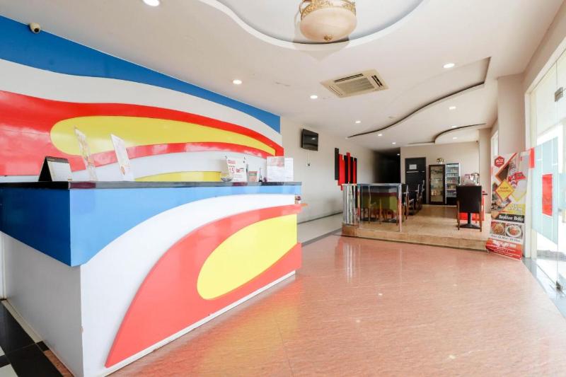 Blitz Hotel Batam Near Sultan Mahmud Ri'ayat Shah - Lobi