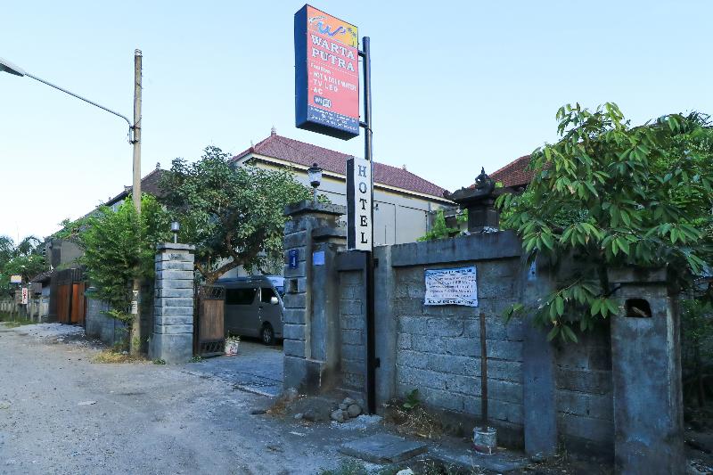 Hotel Warta Putra by ZUZU - Lobi