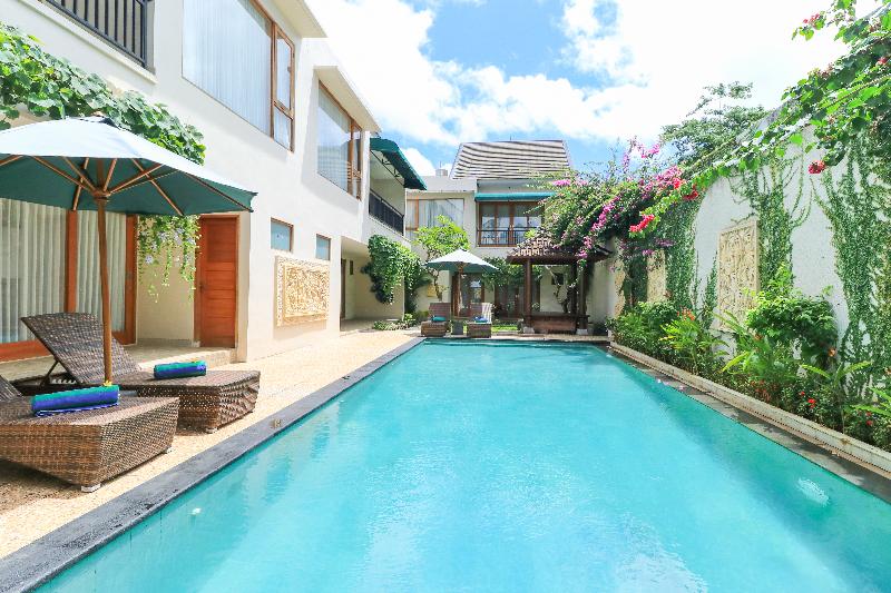 Royal Majesty Villas Jimbaran by ZUZU - Havuz