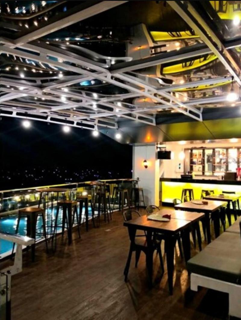 MaxOne Balikpapan - Bar