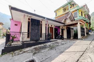 Puspa Sari Villa and Homestay by ZUZU otel fotoğrafı