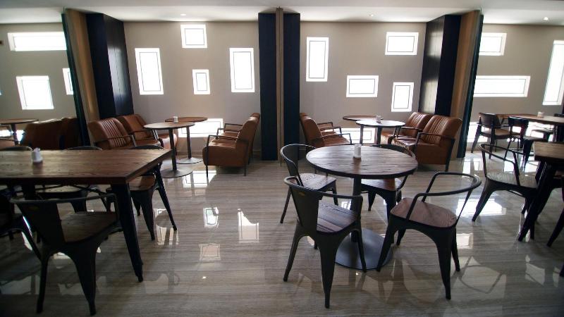 Verse Luxe Wahid Hasyim - Restoran