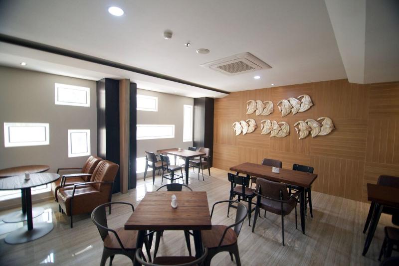 Verse Luxe Wahid Hasyim - Restoran