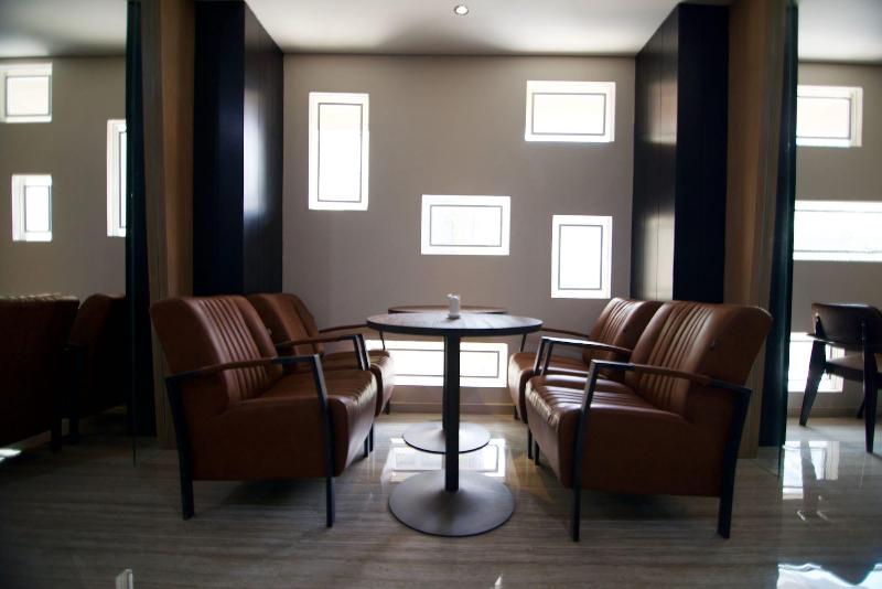 Verse Luxe Wahid Hasyim - Restoran