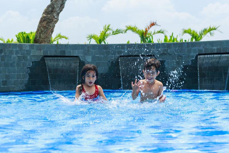 Ramada by Wyndam Serpong - Havuz