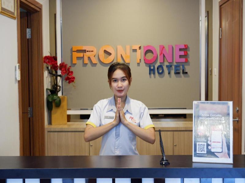 Front One Hotel Tulungagung - Lobi