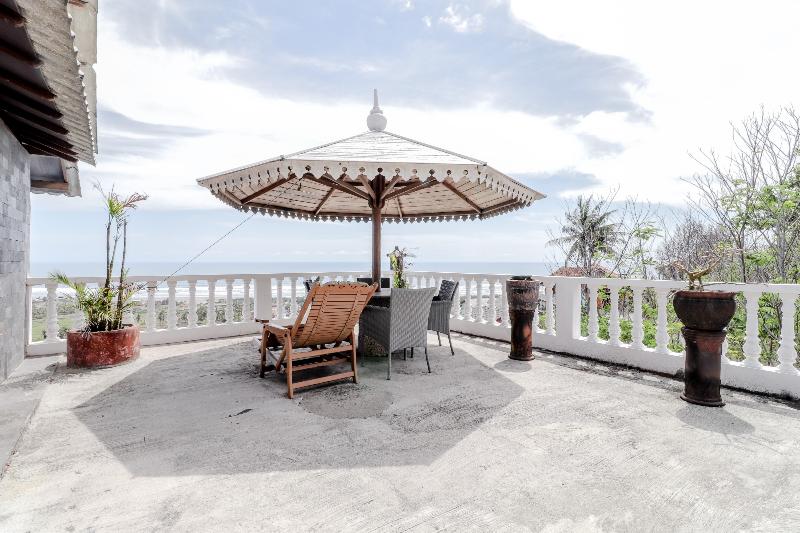Adinda Beach Hotel and Villa by ZUZU - Teras