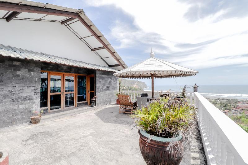 Adinda Beach Hotel and Villa by ZUZU - Teras