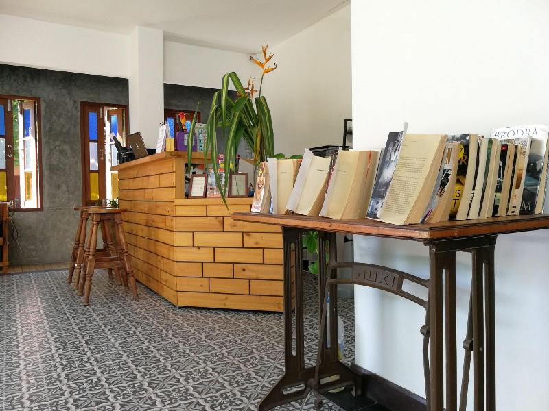 The Umbrella House - Lobi
