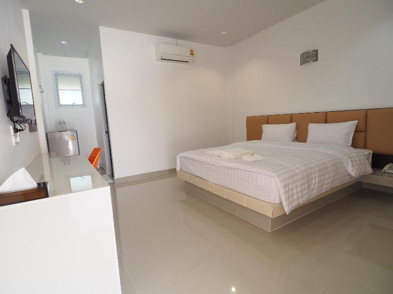 The Phant Hotel - Genel