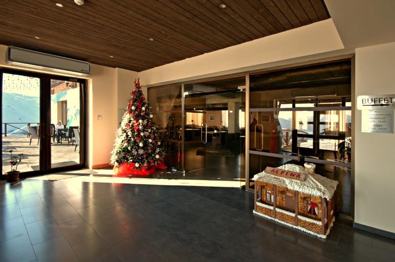 Alpina Hotel - Lobi